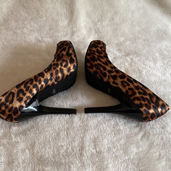 NEW BAMBOO Satin Leopard Print Platform Pumps Size 7 1/2 - Picture 5 of 15